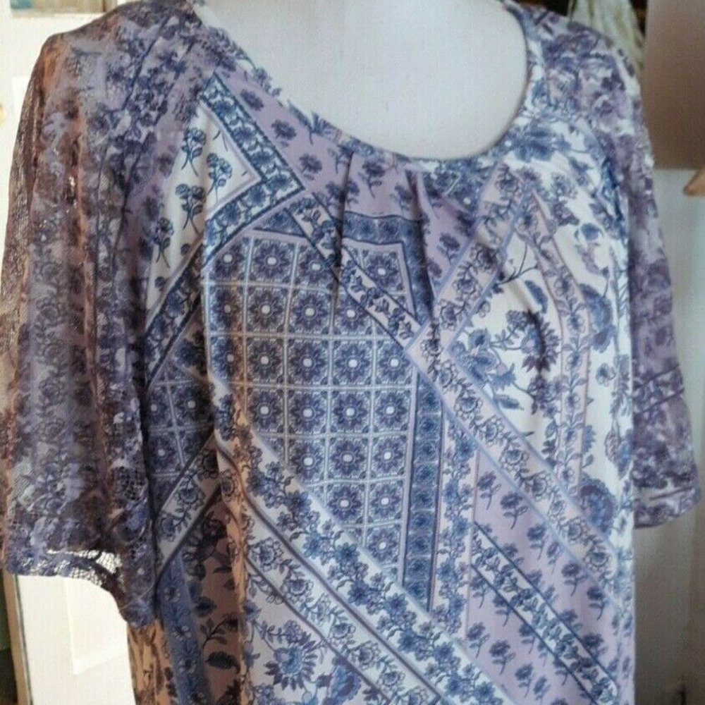 Roz & Ali Floral Stretch Women's Blouse With Lace Sleeves Ladies Top Size L NWT